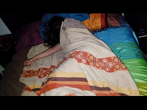 ❤️ Kasupoeg sõimab oma noort kasuema, kui ta magab. ❤ Pornovideo at us ☑